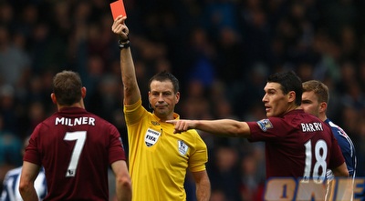 ג´יימס מילנר רואה כרטיס אדום מוצדק (GettyImages) ג´יימס מילנר רואה כרטיס אדום מוצדק (GettyImages)