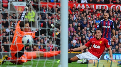 רובין ואן פרסי רואה את הכדור ברשת של סטוק (GettyImages) רובין ואן פרסי רואה את הכדור ברשת של סטוק (GettyImages)