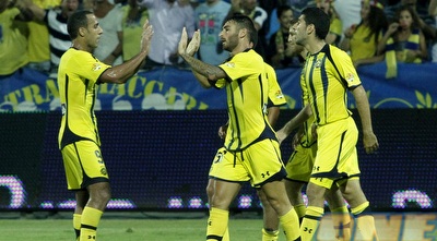 עטר חוגג עם טיבי וראדי (יוסי ציפקיס)