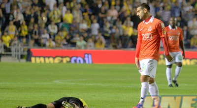 רועי גורדנה מתסכל על שחקן בית&qout;ר שוכב (משה חרמון) רועי גורדנה מתסכל על שחקן בית&qout;ר שוכב (משה חרמון)