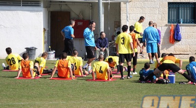 שחקני בית&qout;ר בפילאטיס (גיא בן זיו)