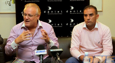 ג´קי מויאל ואלון מזרחי במסיבת העיתונאים (יניב גונן)