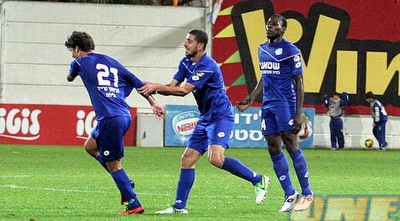 שחקני רמה&qout;ש חוגגים עם מנשרוב את השער (ליאור טימור) 