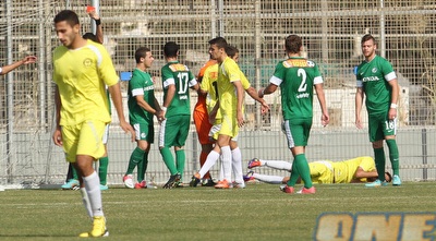 מסארווה על הדשא לאחר הדחיפה של רון שושן, שרואה אדום (עמית מצפה) מסארווה על הדשא לאחר הדחיפה של רון שושן, שרואה אדום (עמית מצפה)