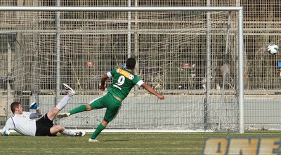 שובל גוזלן מחמיץ פנדל (עמית מצפה) שובל גוזלן מחמיץ פנדל (עמית מצפה)