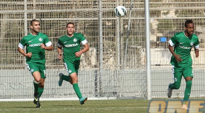 שחקני מכבי חיפה אחרי השער המצמק (עמית מצפה) שחקני מכבי חיפה אחרי השער המצמק (עמית מצפה)