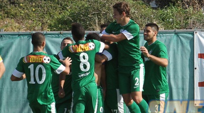 שחקני מכבי חיפה חוגגים את המהפך הדרמטי (עמית מצפה) שחקני מכבי חיפה חוגגים את המהפך הדרמטי (עמית מצפה)