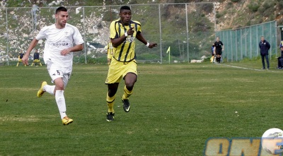 קהינדה במרדף אחרי הכדור עם חורב (חגי ניזרי) קהינדה במרדף אחרי הכדור עם חורב (חגי ניזרי)