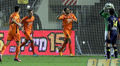 שלו מנשה חוגג את השוויון, ברק לוי מתוסכל (משה חרמון)