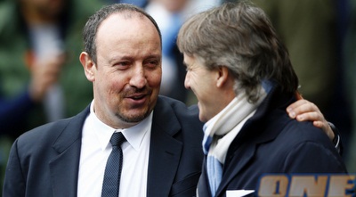 מנצ´יני ובניטס בפתיחת המשחק (רויטרס) מנצ´יני ובניטס בפתיחת המשחק (רויטרס)