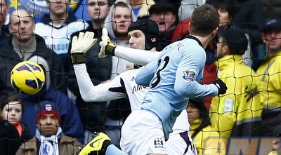 נסטסיץ´ נוגח וסוחט הדיפה מפטר צ´ך (רויטרס) נסטסיץ´ נוגח וסוחט הדיפה מפטר צ´ך (רויטרס)