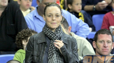 יעל בר זוהר בנתניה (משה חרמון)