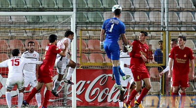 אופיר מרציאנו מתרומם ונוגח (שי לוי)