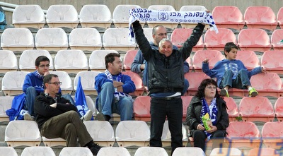 אוהדי הפועל עכו. (שי לוי) אוהדי הפועל עכו. (שי לוי)