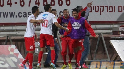 כליבאת חוגג עם החברים (עמית מצפה) כליבאת חוגג עם החברים (עמית מצפה)