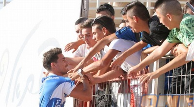 מאור בוזגלו עם האוהדים (משה חרמון)