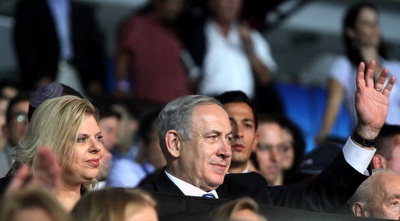 בנימין נתניהו ורעייתו בטקס (יניב גונן) בנימין נתניהו ורעייתו בטקס (יניב גונן)
