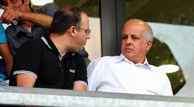 אבי לוזון מגיע לתמוך בקבוצתו (שי לוי) אבי לוזון מגיע לתמוך בקבוצתו (שי לוי)