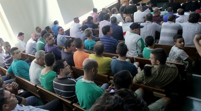 אנשי ואוהדים באולם (יניב גונן)