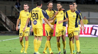 שחקני מכבי חוגגים עם זהבי (שי לוי)