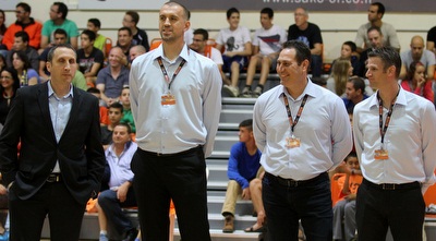 הצוות המקצועי של מכבי ת&qout;א (רדאד ג´בארה) הצוות המקצועי של מכבי ת&qout;א (רדאד ג´בארה)