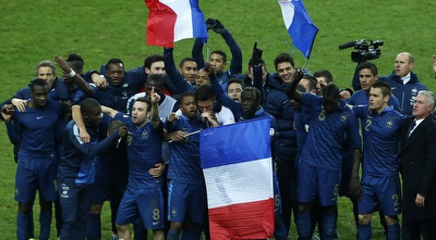 נבחרת צרפת חוגגת (רויטרס) נבחרת צרפת חוגגת (רויטרס)