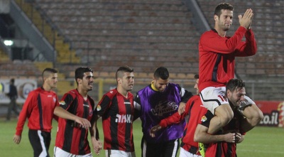 הפועל חיפה חוגגת ניצחון ענק (עמית מצפה) הפועל חיפה חוגגת ניצחון ענק (עמית מצפה)