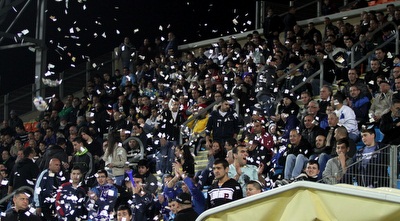 הקהל הביתי דוחף את הקבוצה שלו קדימה (יניב גונן) הקהל הביתי דוחף את הקבוצה שלו קדימה (יניב גונן)