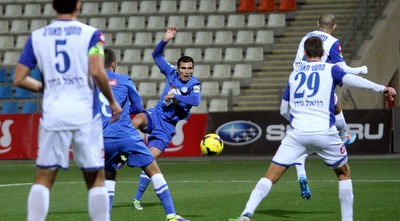 מרינקוביץ´ מאיים על השער (יניב גונן) מרינקוביץ´ מאיים על השער (יניב גונן)