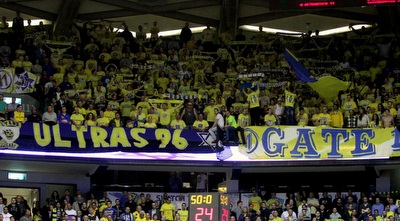 אוהדי מכבי ת&qout;א. חגיגה בנוקיה (יניב גונן)