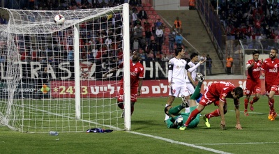 טומיסלב פאיוביץ´ מעלה את הפועל ב&qout;ש ליתרון (יניב גונן) טומיסלב פאיוביץ´ מעלה את הפועל ב&qout;ש ליתרון (יניב גונן)