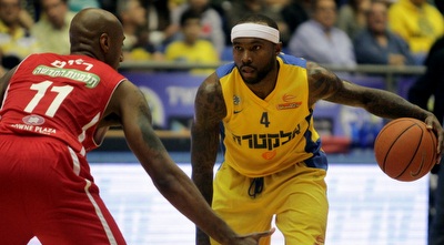 טייריס רייס מכדרר מול רייט (יניב גונן) טייריס רייס מכדרר מול רייט (יניב גונן)