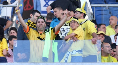 אוהדי נתניה ביציע (רדאד ג´בארה) אוהדי נתניה ביציע (רדאד ג´בארה)