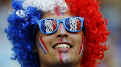 אוהד ססגוני של צרפת (רויטרס)