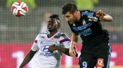 ג´יניאק מעל אומטיטי (רויטרס) ג´יניאק מעל אומטיטי (רויטרס)