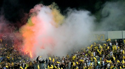 הקהל של בית&qout;ר בפתיחה (משה חרמון)