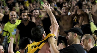 אוהדי בית&qout;ר חוגגים עם קוראץ´ (רדאד ג´בארה)