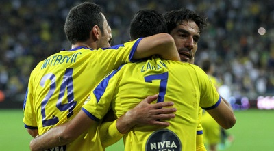 ערן זהבי חוגג עם חבריו (רדאד ג´בארה) ערן זהבי חוגג עם חבריו (רדאד ג´בארה)