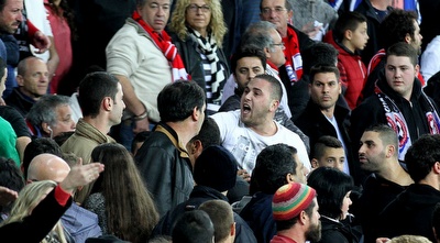 אוהדי הפועל חיפה מתקוטטים (רדאד ג´בארה)