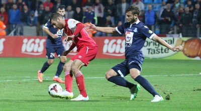 שניר משען בהגנת עכו (משמאל) (עמית מצפה) שניר משען בהגנת עכו (משמאל) (עמית מצפה)