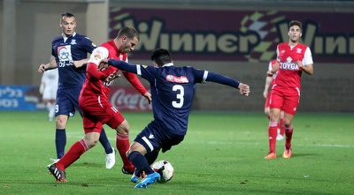 בן תורג´מן במאבק על הכדור (עמית מצפה) בן תורג´מן במאבק על הכדור (עמית מצפה)