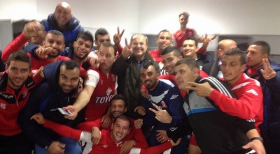 אחמד טיבי חוגג עם שחקני סכנין (מערכת ONE) אחמד טיבי חוגג עם שחקני סכנין (מערכת ONE)