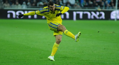 ניקולה מיטרוביץ´ בועט (עמרי שטיין) ניקולה מיטרוביץ´ בועט (עמרי שטיין)