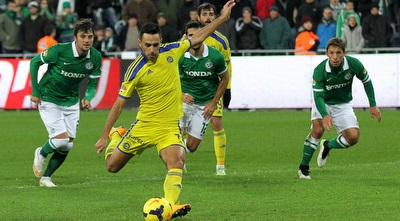 זהבי בועט את הפנדל (רדאד ג´בארה) זהבי בועט את הפנדל (רדאד ג´בארה)