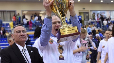 כץ עם הגביע (נעם מורנו) כץ עם הגביע (נעם מורנו)