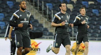 גארת´ בייל ואשלי וויליאמס. בודקים את סמי עופר (עמרי שטיין) גארת´ בייל ואשלי וויליאמס. בודקים את סמי עופר (עמרי שטיין)