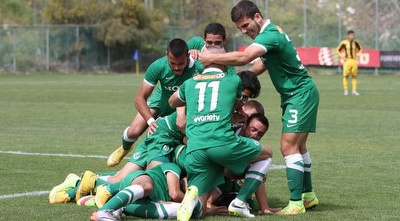 שחקני מכבי חיפה חוגגים (אורן בן חקון) שחקני מכבי חיפה חוגגים (אורן בן חקון)