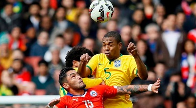 פרננדיניו נוגח מעל מילאר פרננדיניו נוגח מעל מילאר