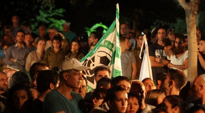 דגל מכבי חיפה בהלווייתו של שון כרמלי (עמית מצפה) דגל מכבי חיפה בהלווייתו של שון כרמלי (עמית מצפה)