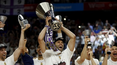 פליפה רייס מניף את הגביע (רויטרס)